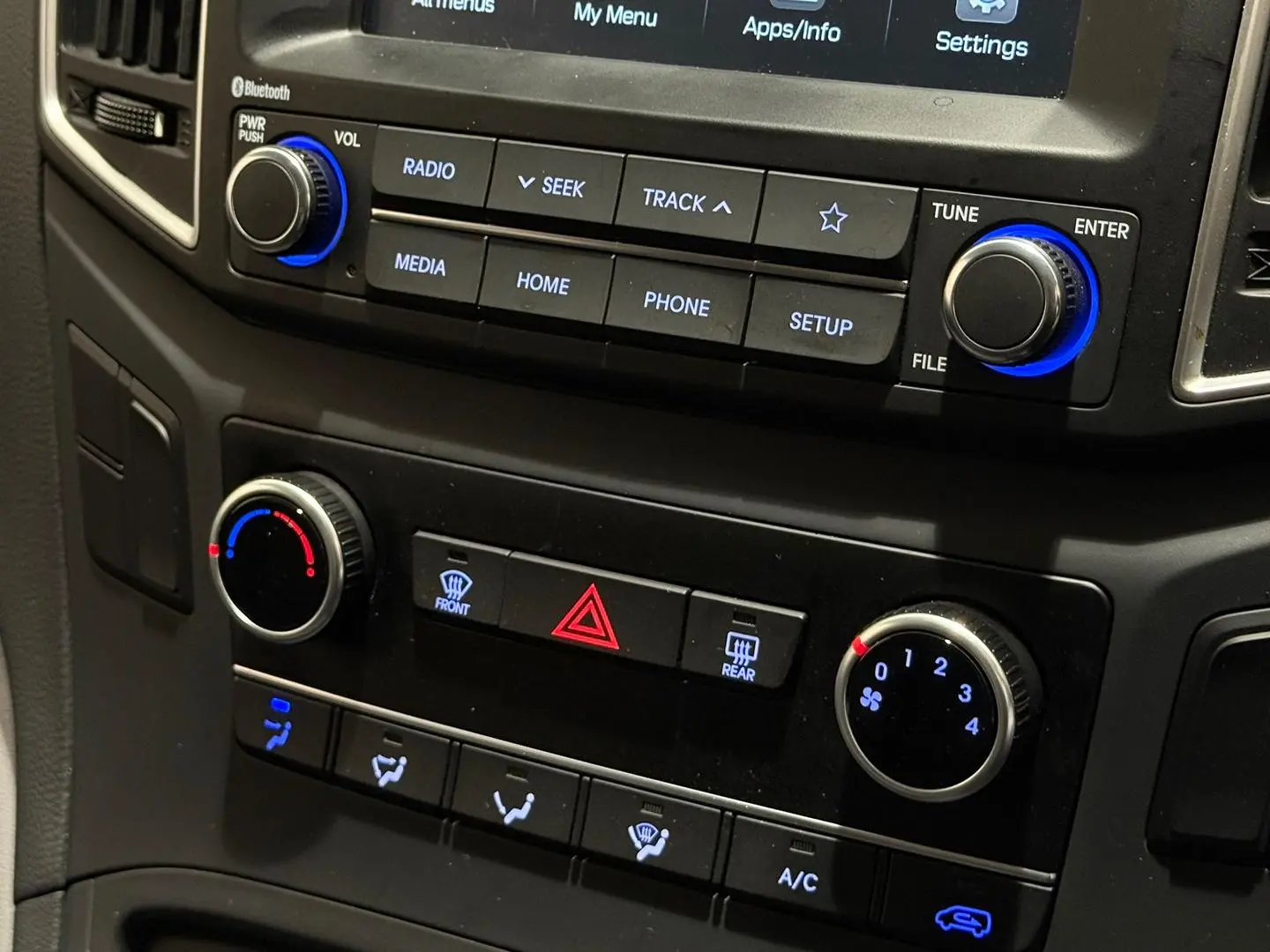 2021 Hyundai iLoad Gallery Image 18