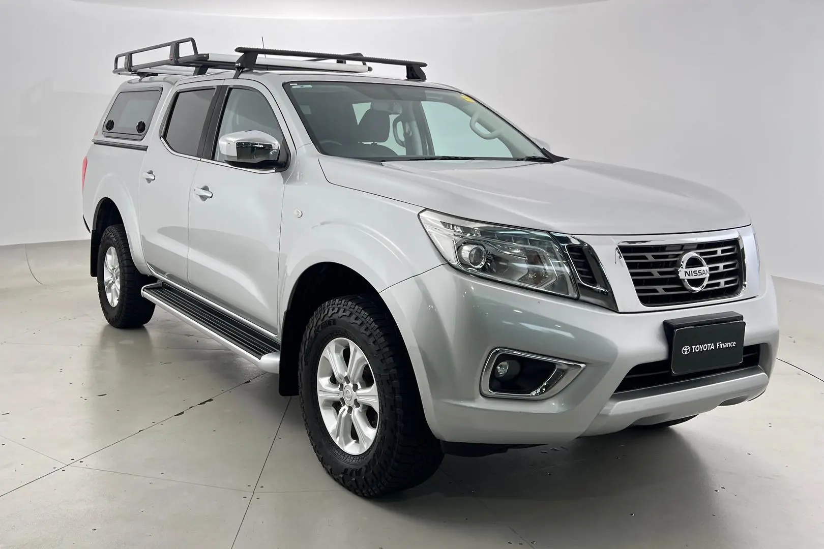 2017 Nissan Navara Gallery Image 1