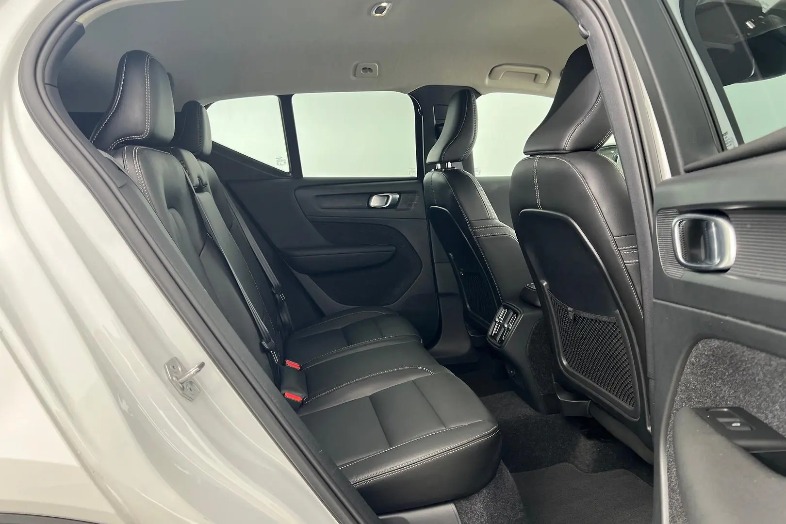 2022 Volvo XC40 Gallery Image 12