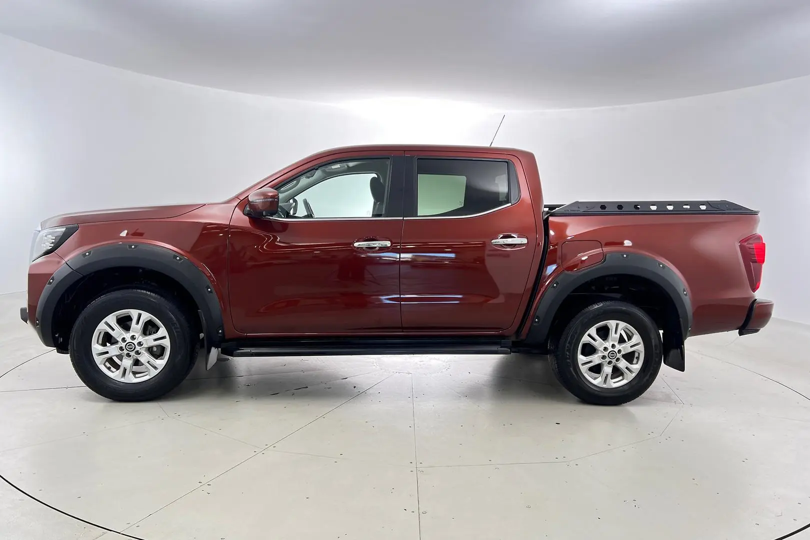 2021 Nissan Navara Gallery Image 8