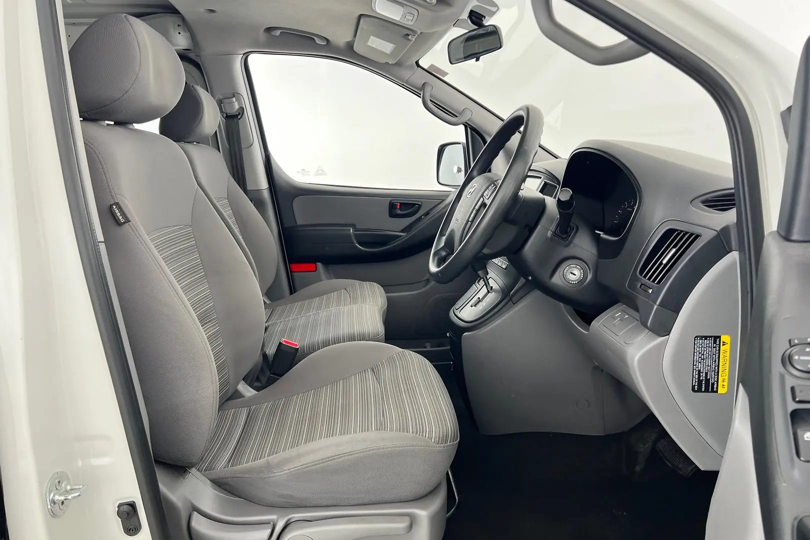 2018 Hyundai iLoad Gallery Image 15