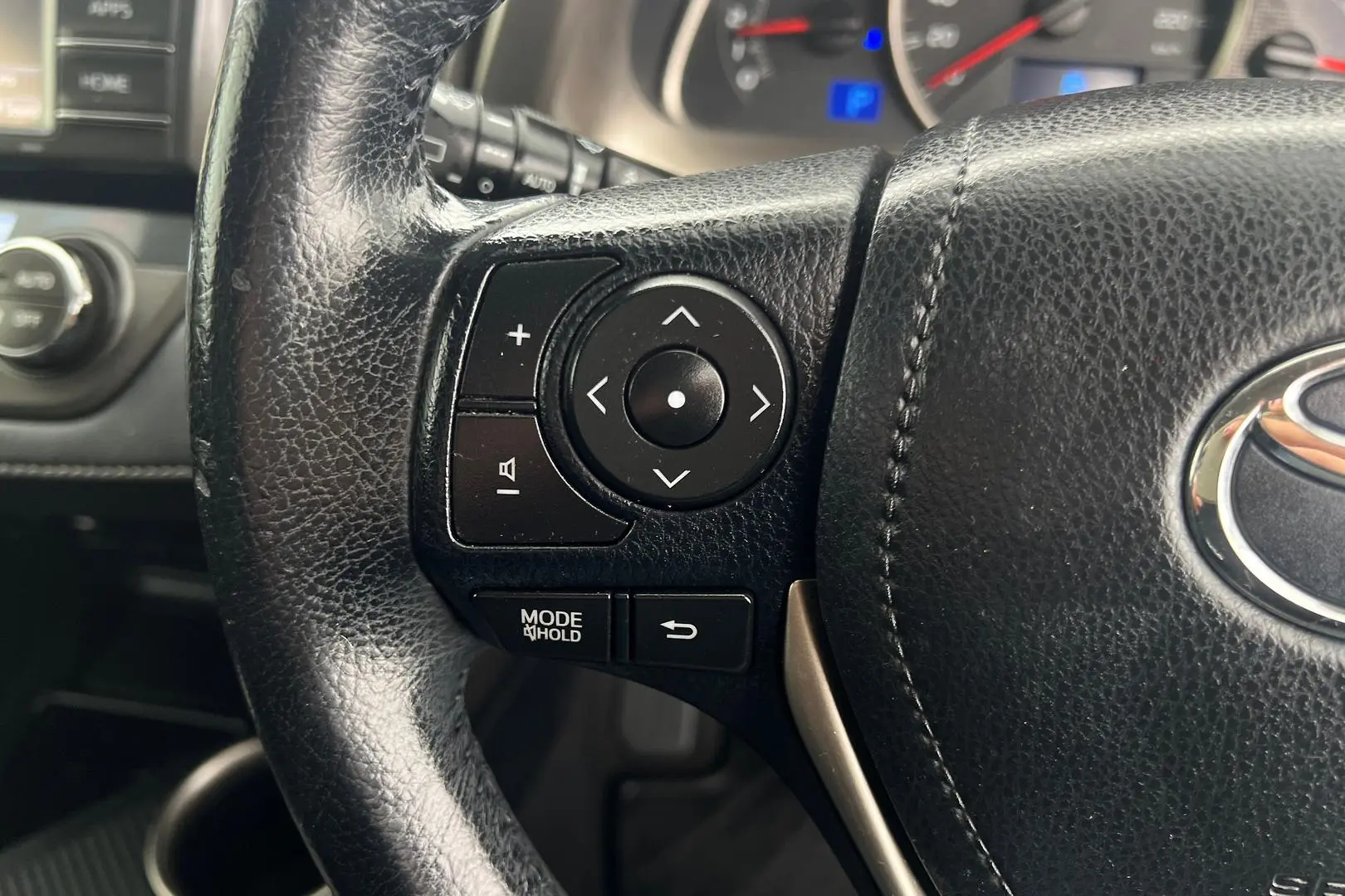 2015 Toyota RAV4 Gallery Image 17