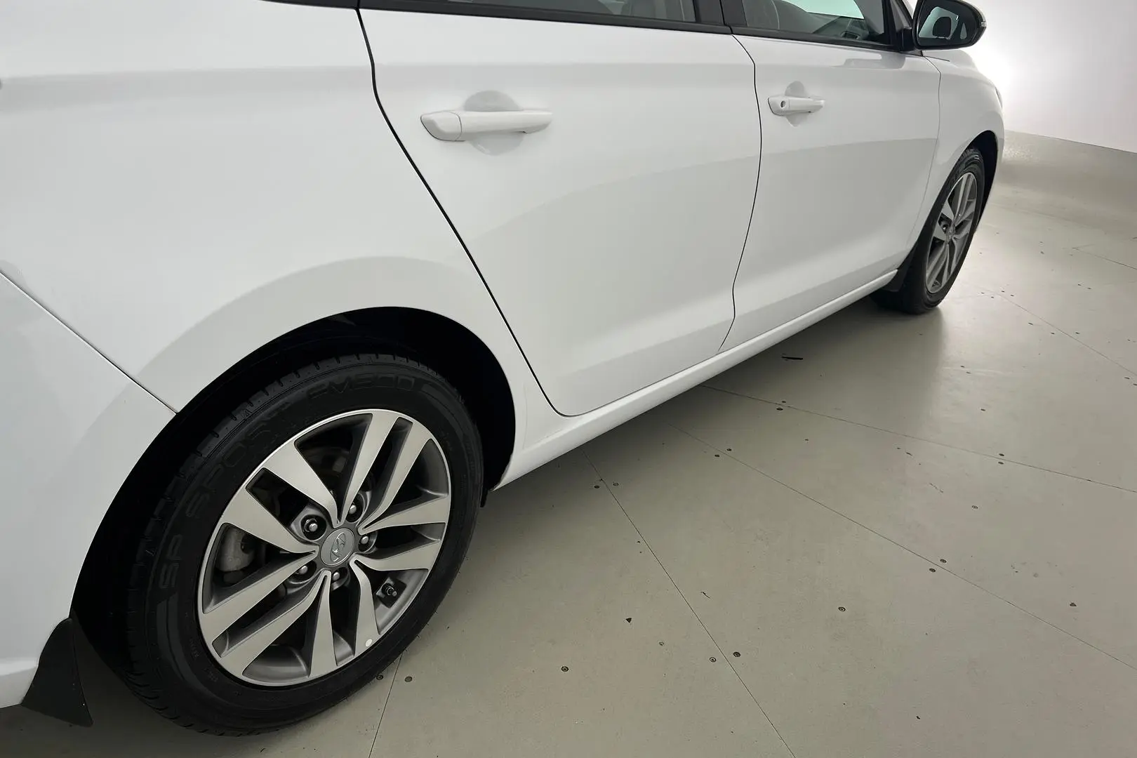 2020 Hyundai i30 Gallery Image 5