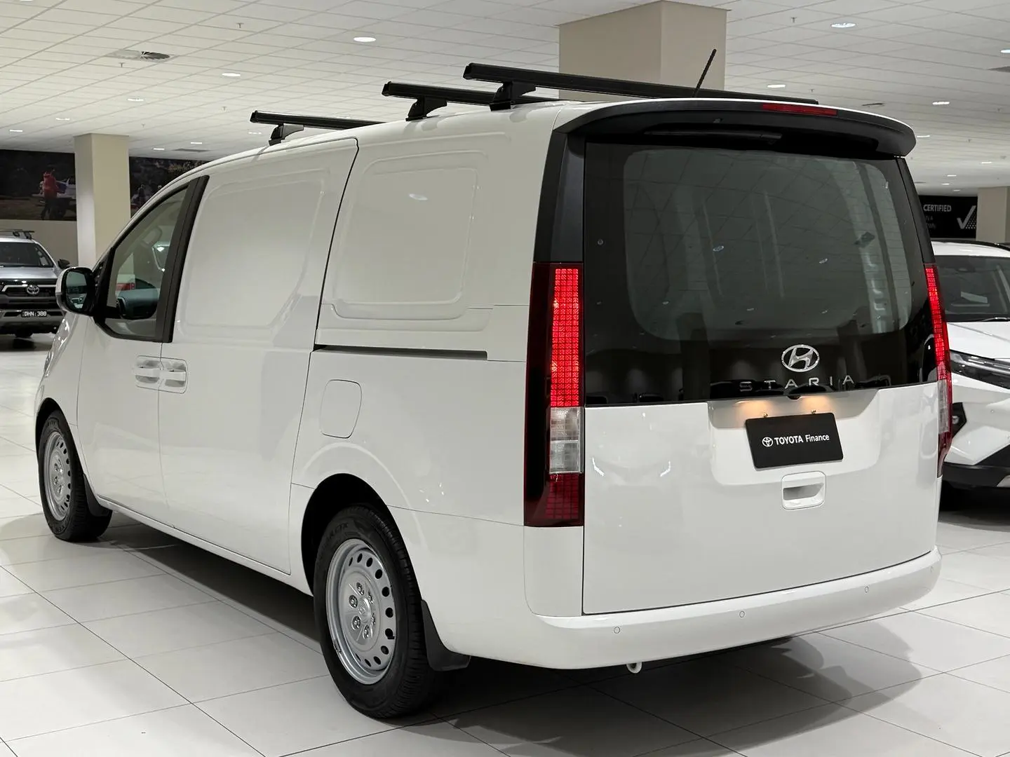 2022 Hyundai STARIA LOAD Gallery Image 8