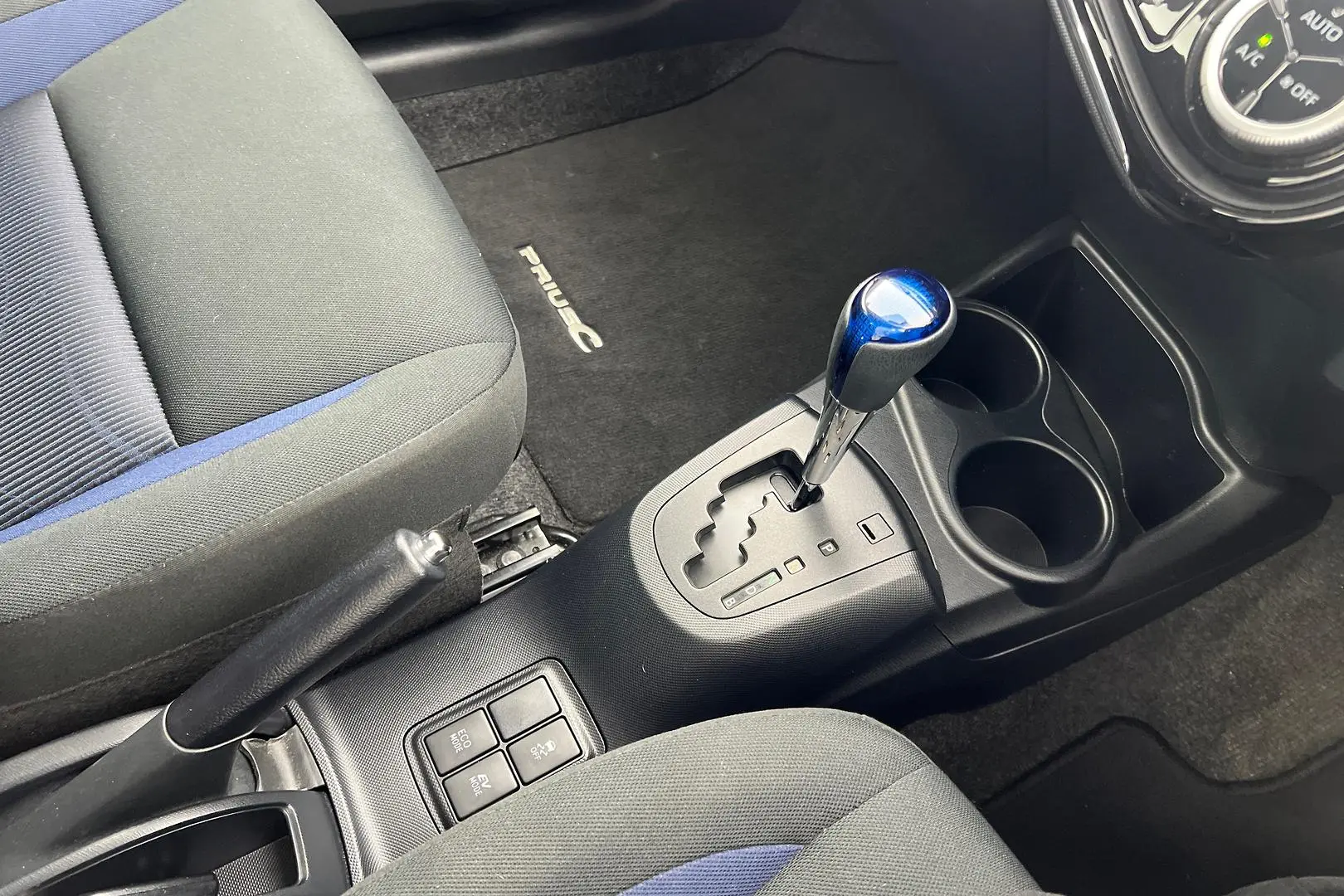 2018 Toyota Prius C Gallery Image 19