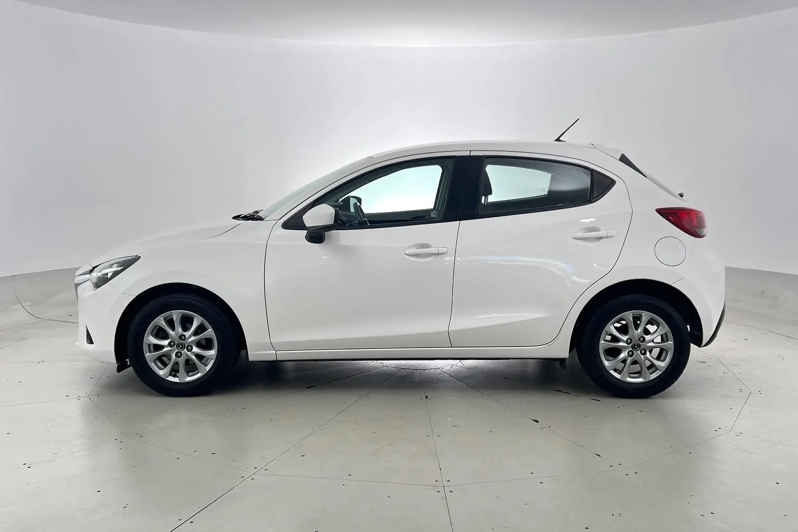 2019 Mazda 2 Gallery Image 8