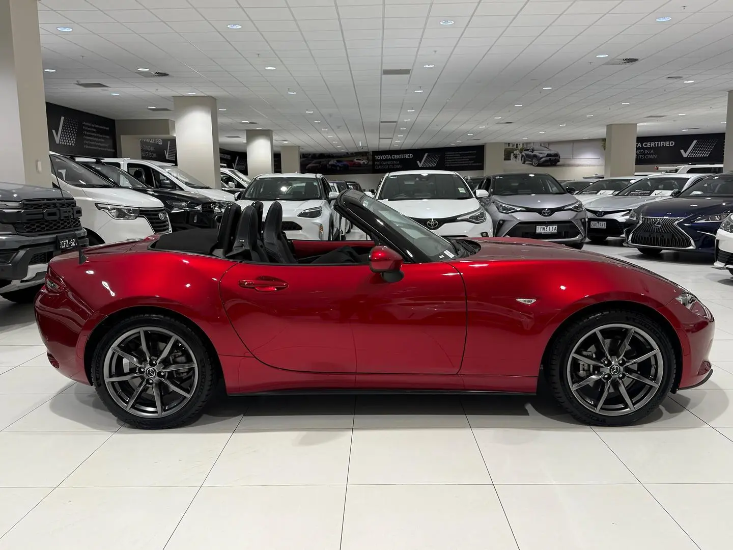 2020 Mazda MX-5 Gallery Image 2