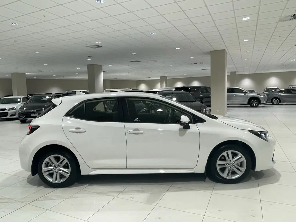 2019 Toyota Corolla Gallery Image 2
