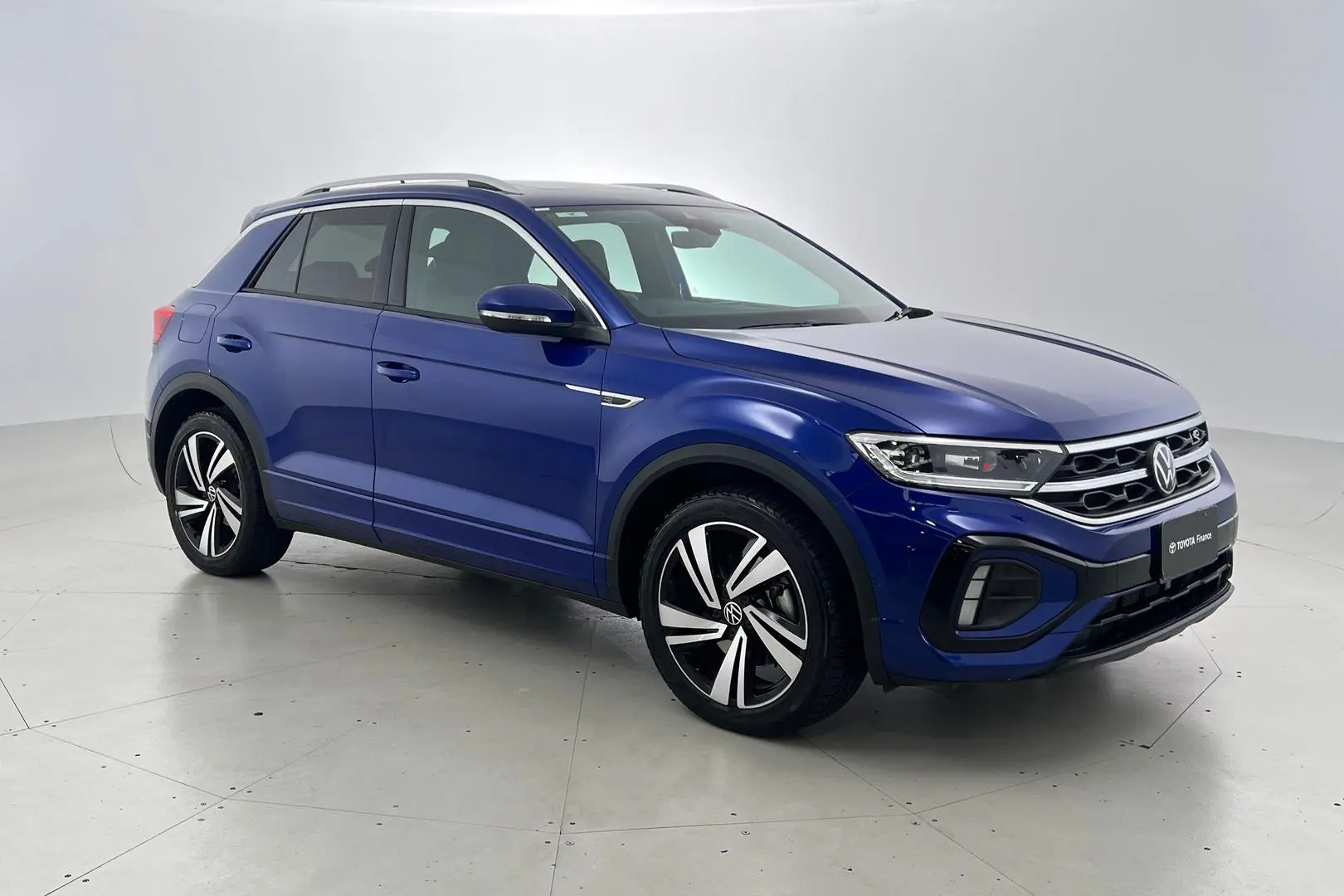 2023 Volkswagen T-Roc Gallery Image 1