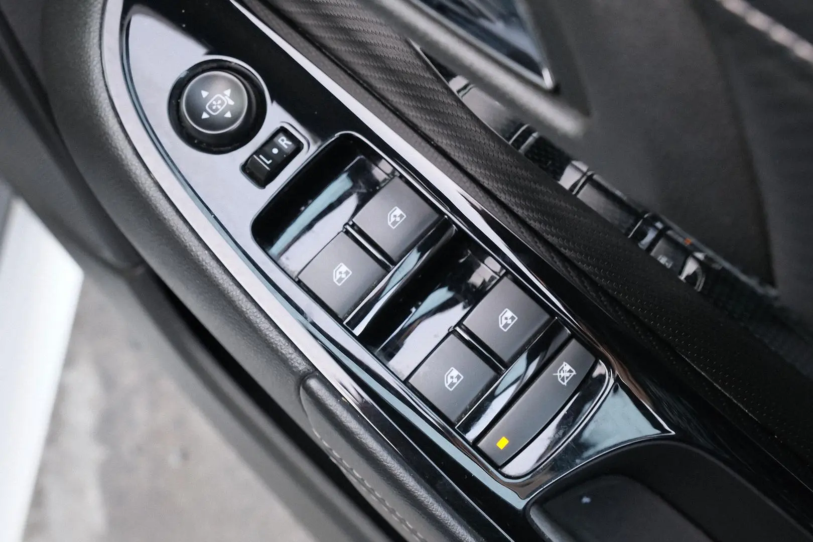 2017 Holden Commodore Gallery Image 13