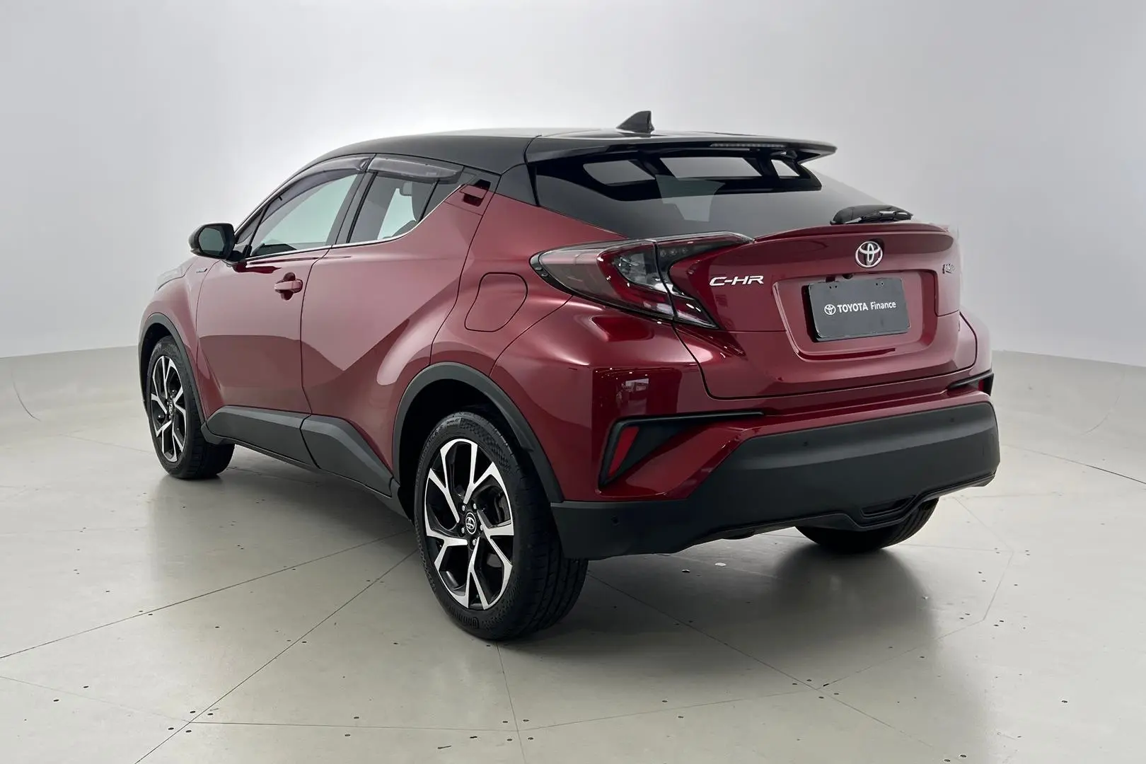 2018 Toyota C-HR Gallery Image 8