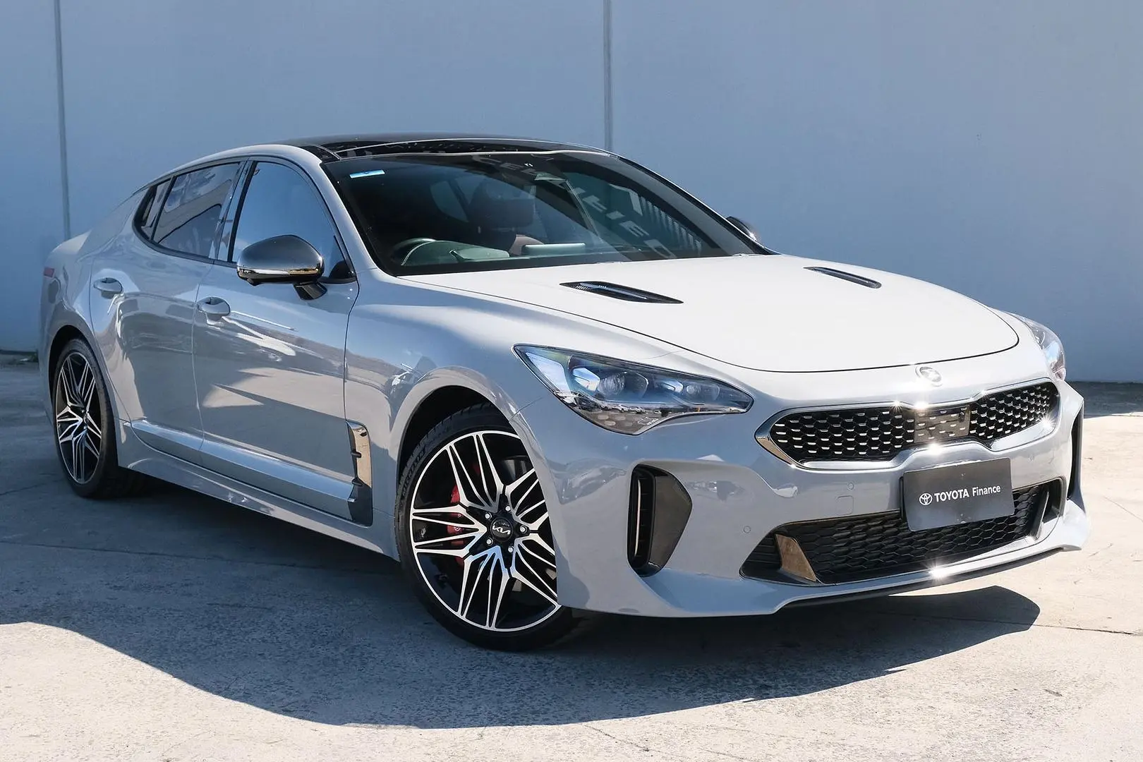 2023 Kia Stinger Gallery Image 1
