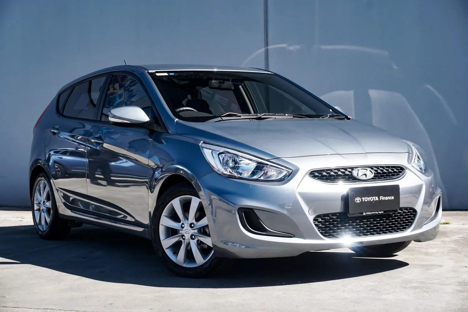 2017 Hyundai Accent Gallery Image 1
