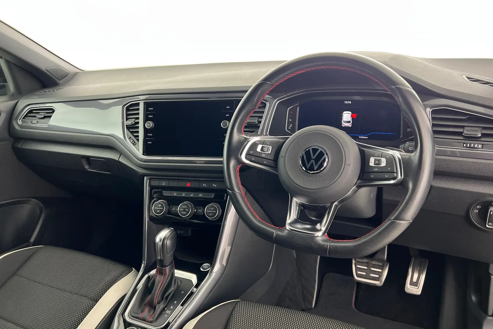 2021 Volkswagen T-Roc Gallery Image 3