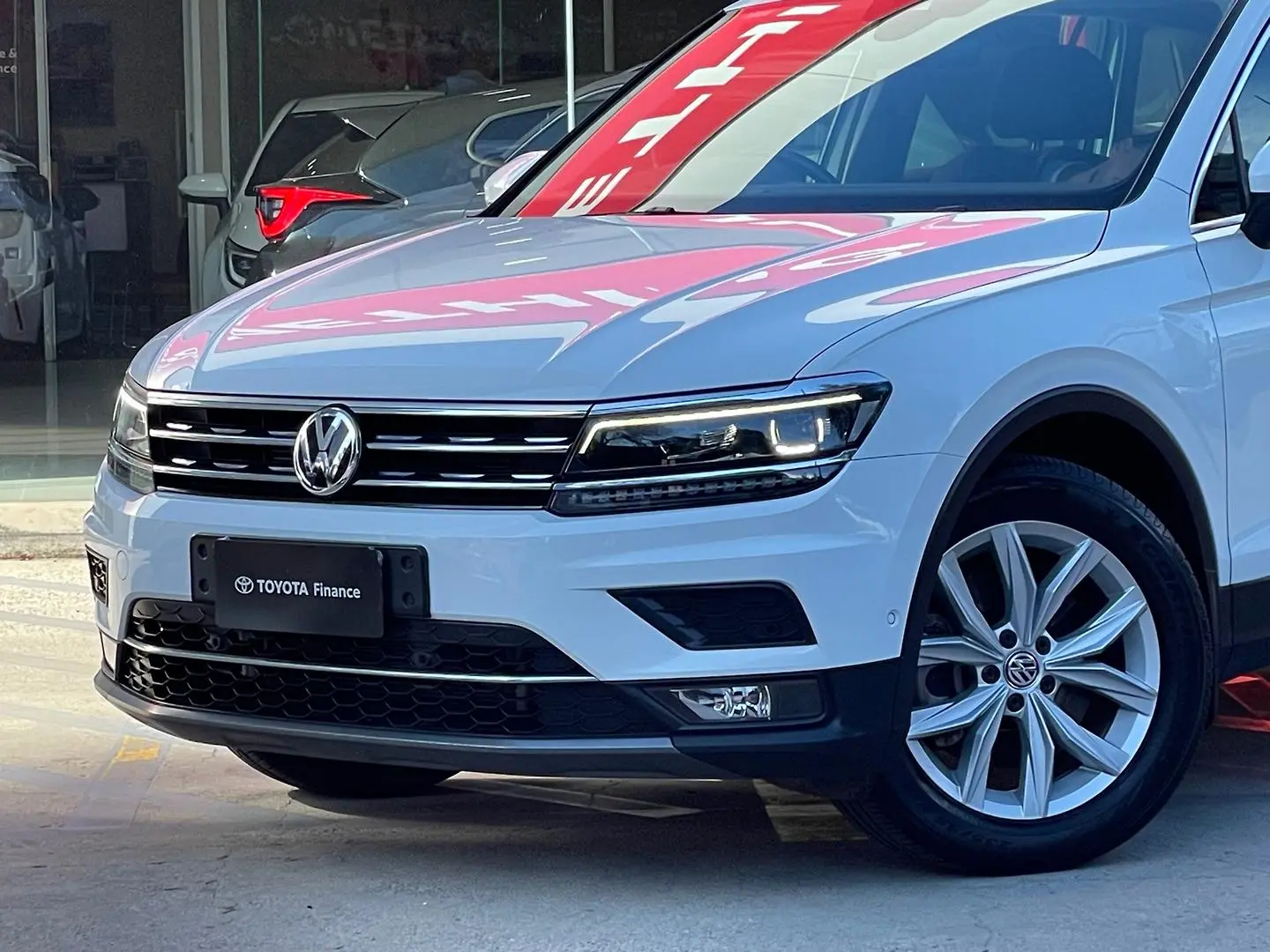 2018 Volkswagen Tiguan Gallery Image 6