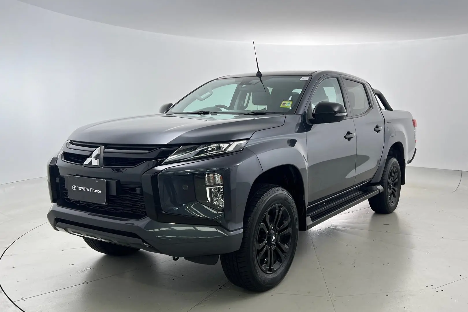 2022 Mitsubishi Triton Gallery Image 2