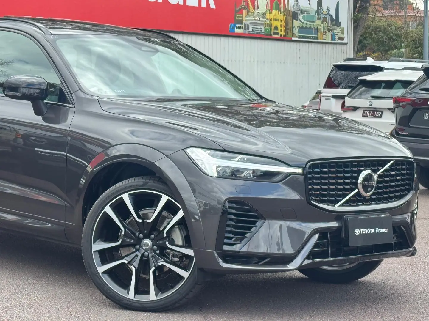 2022 Volvo XC60 Gallery Image 2