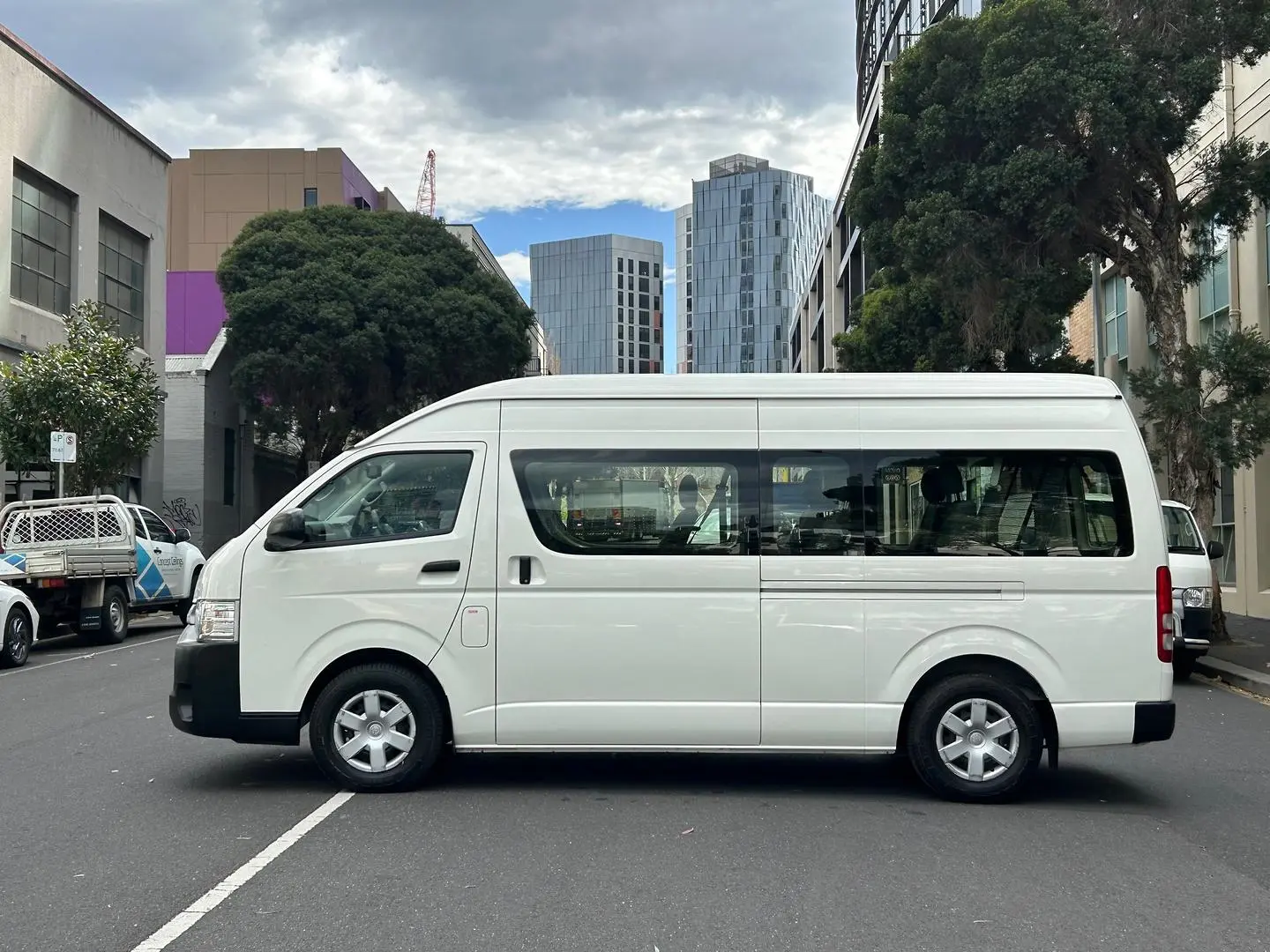 2018 Toyota Hiace Gallery Image 7