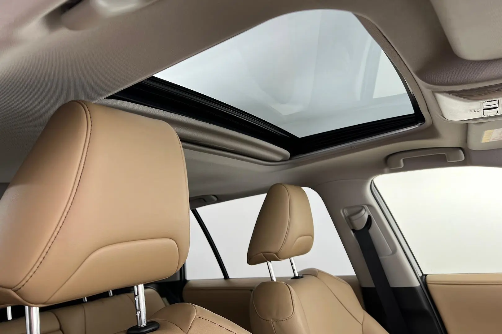 2019 Toyota RAV4 Gallery Image 12