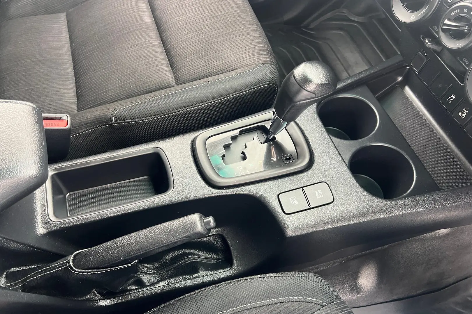 2017 Toyota Hilux Gallery Image 5
