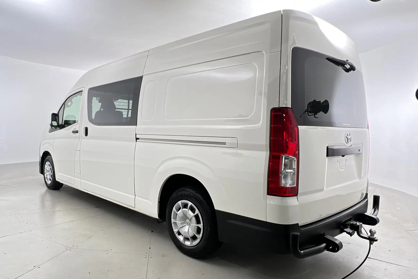 2022 Toyota Hiace Gallery Image 6