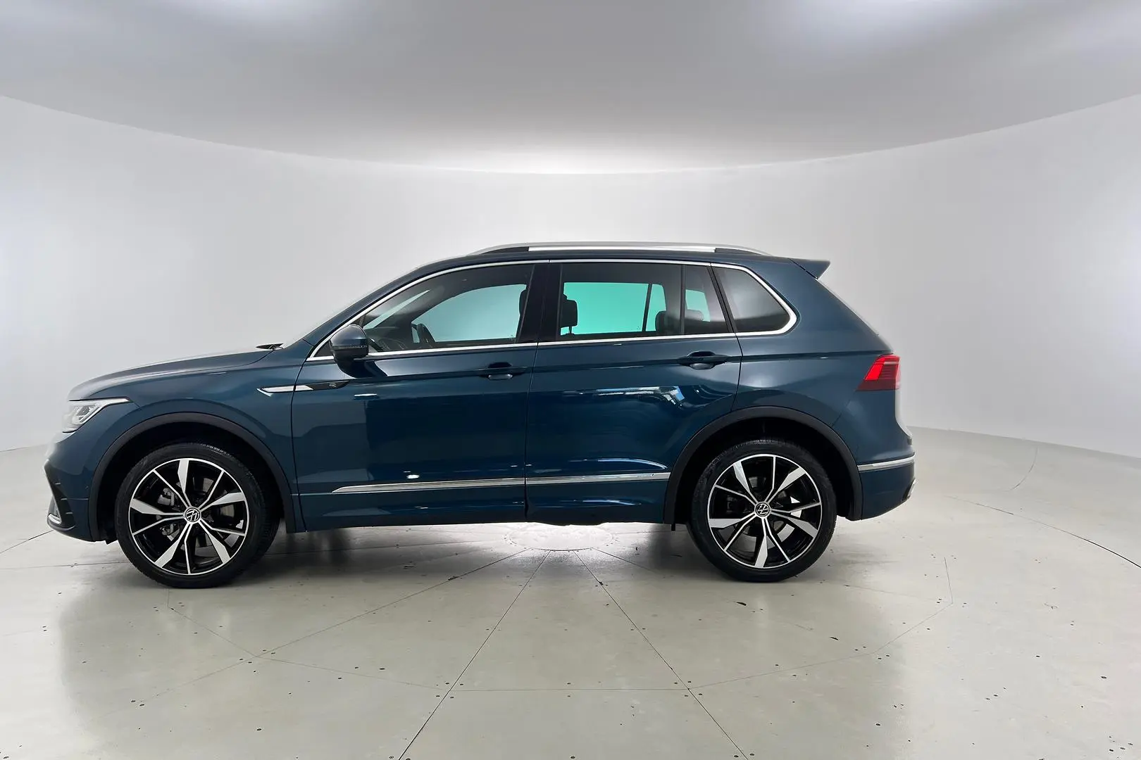 2023 Volkswagen Tiguan Gallery Image 7