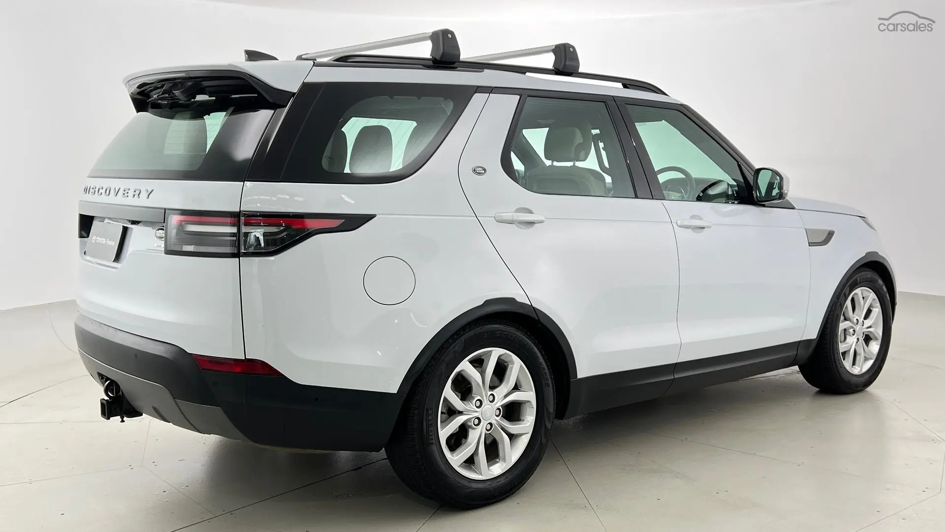 2019 Land Rover Discovery Image 10