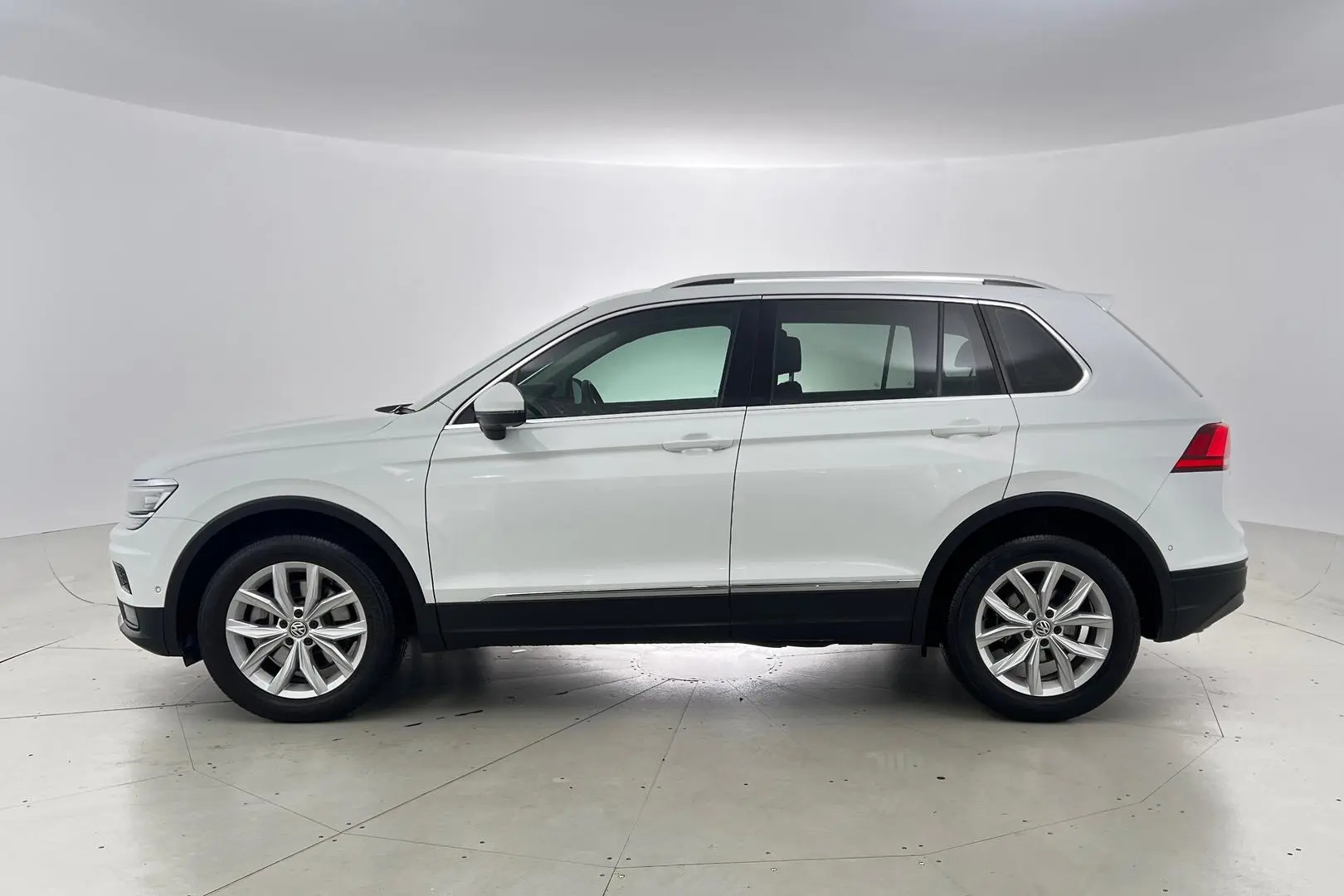 2019 Volkswagen Tiguan Gallery Image 8