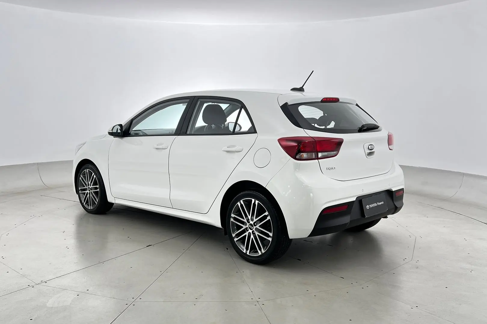 2019 Kia Rio Image 2