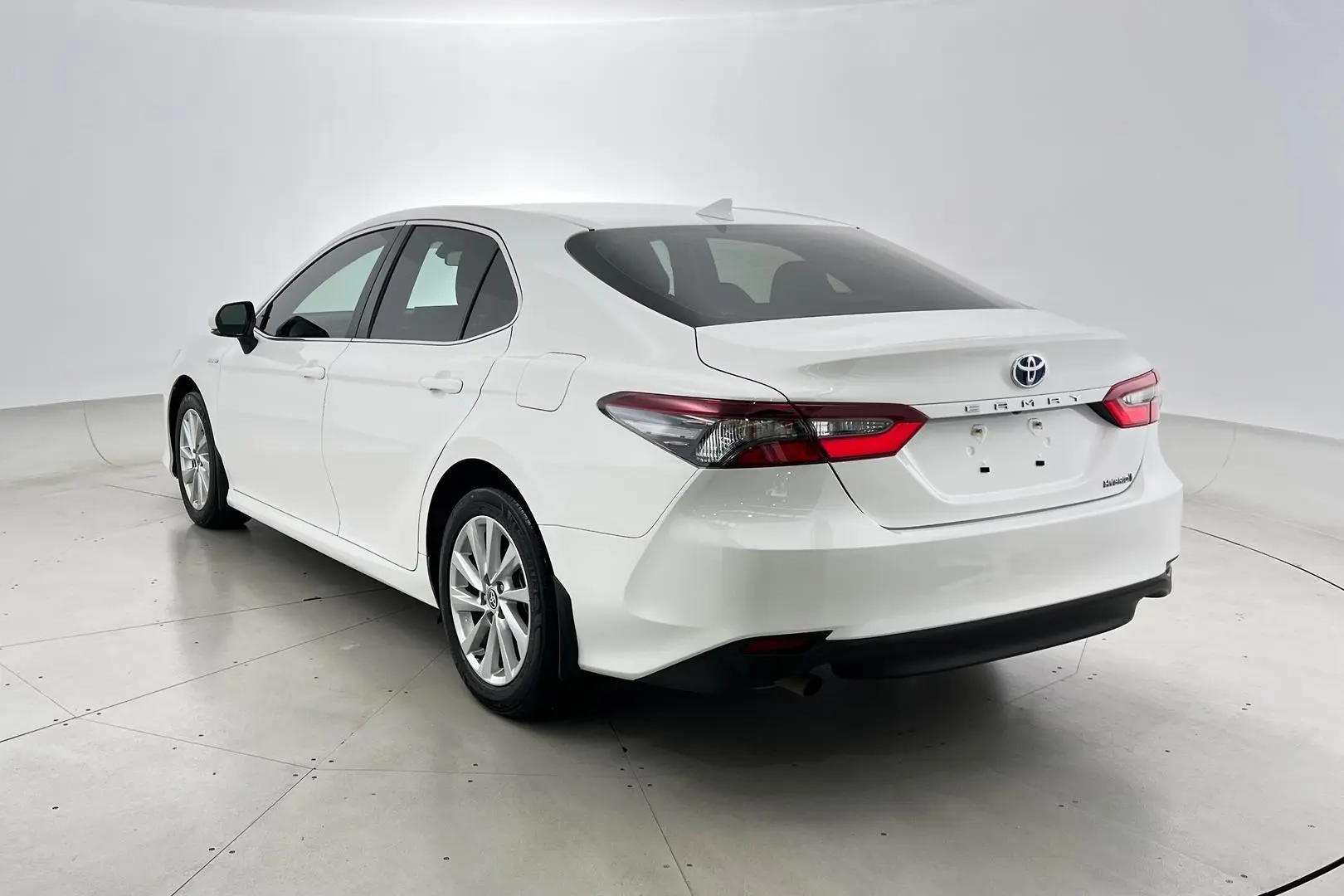 2021 Toyota Camry Gallery Image 7