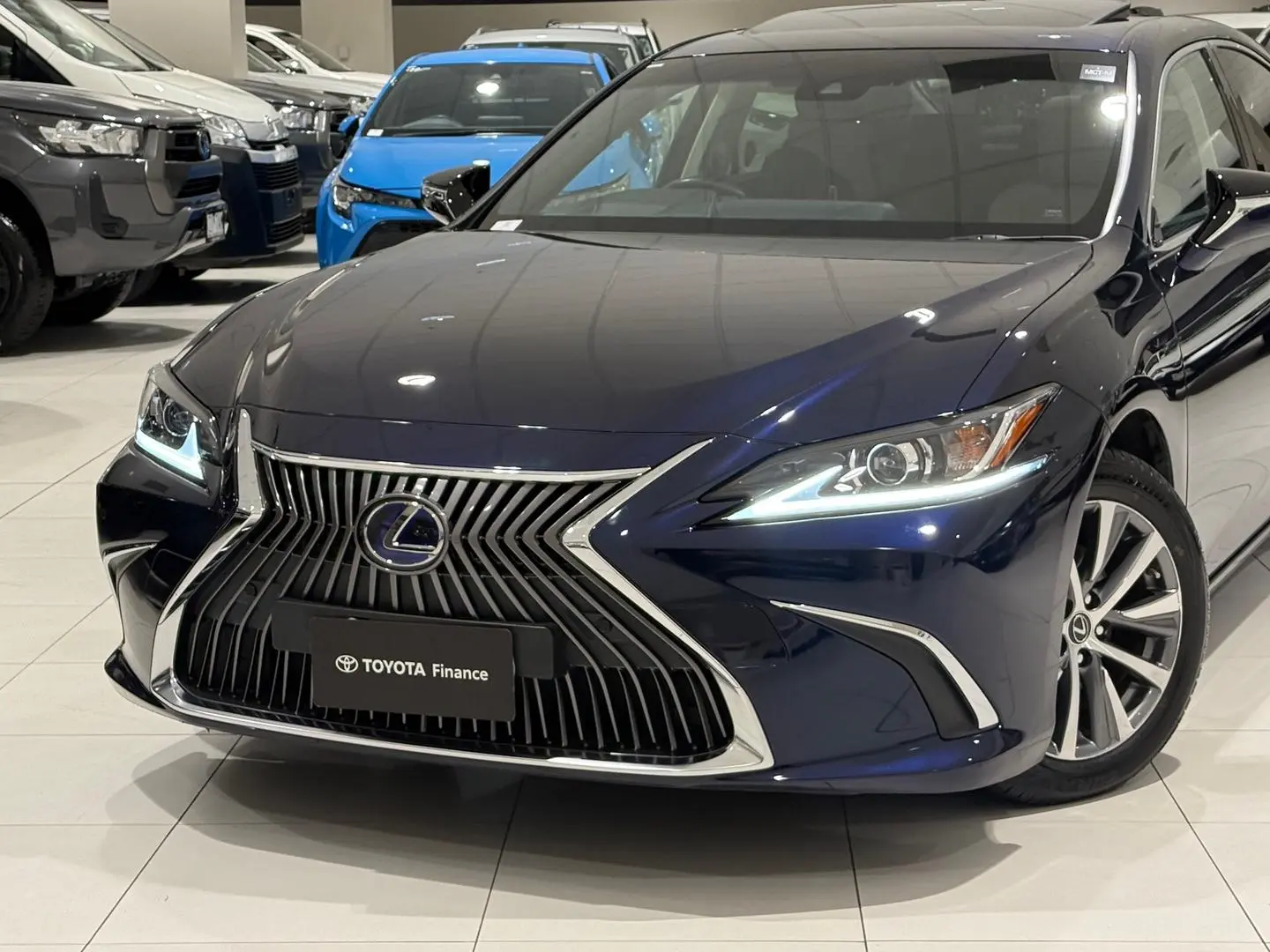 2020 Lexus ES Gallery Image 7
