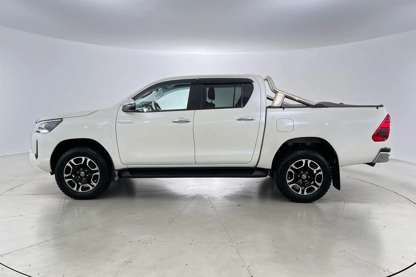 2021 Toyota Hilux Gallery Image 7