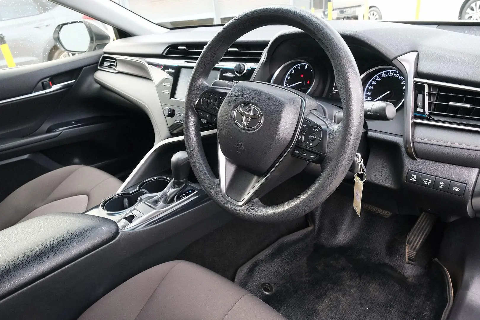 2019 Toyota Camry Gallery Image 6