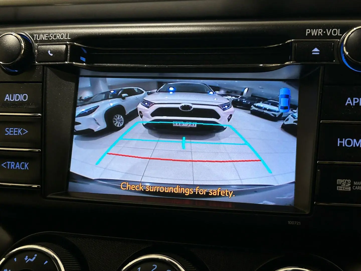 2017 Toyota RAV4 Gallery Image 12