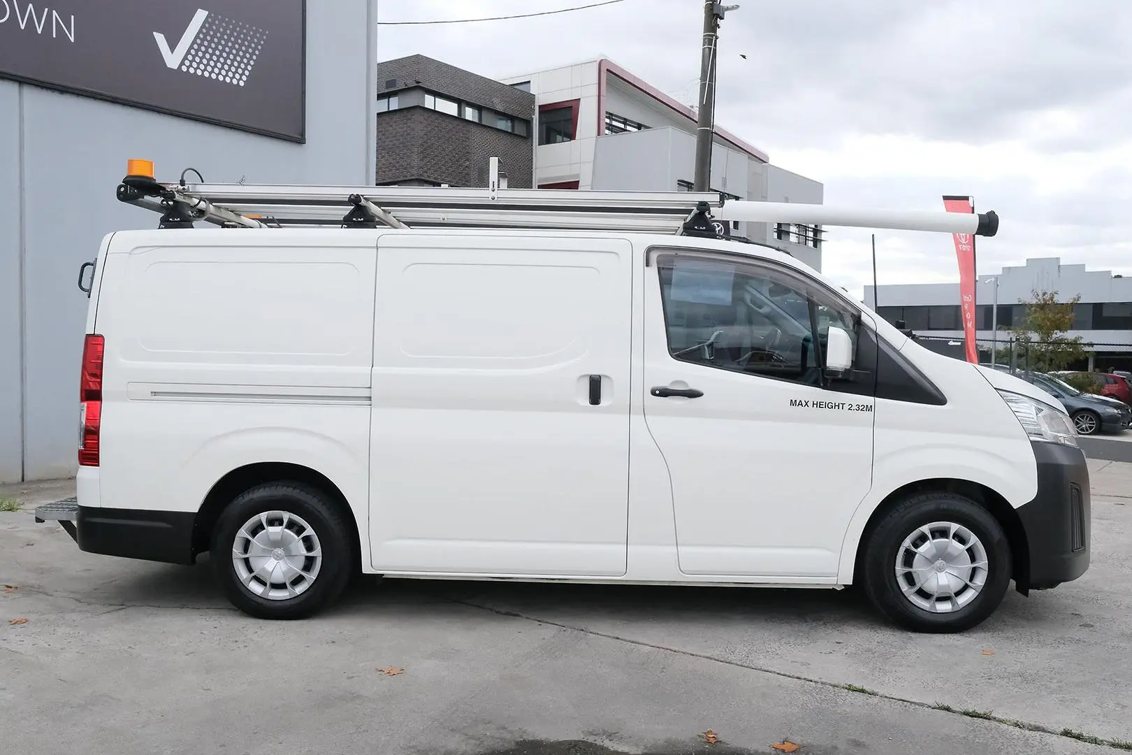 2020 Toyota Hiace Gallery Image 5