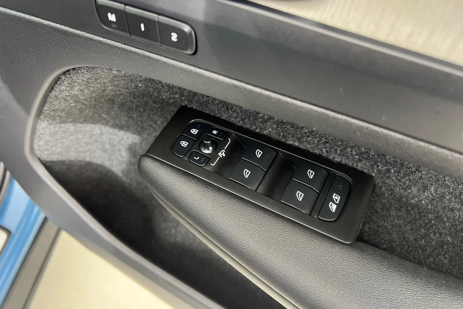 2022 Volvo XC40 Gallery Image 13