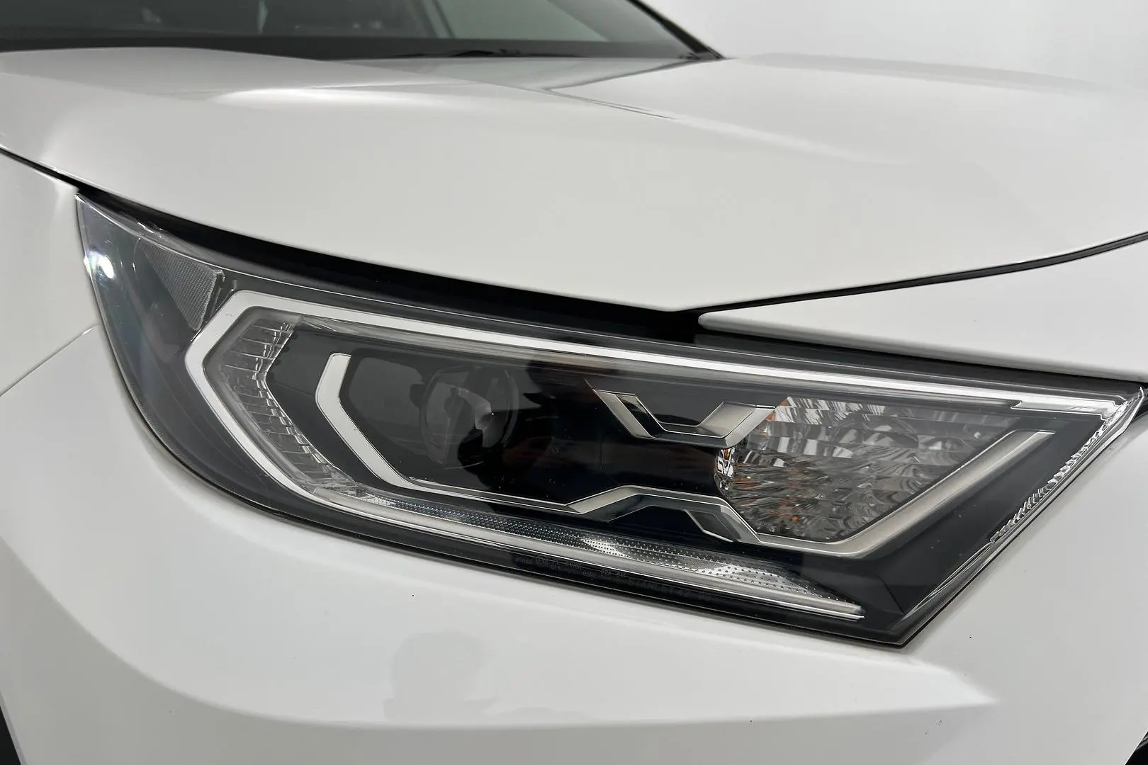 2020 Toyota RAV4 Gallery Image 2