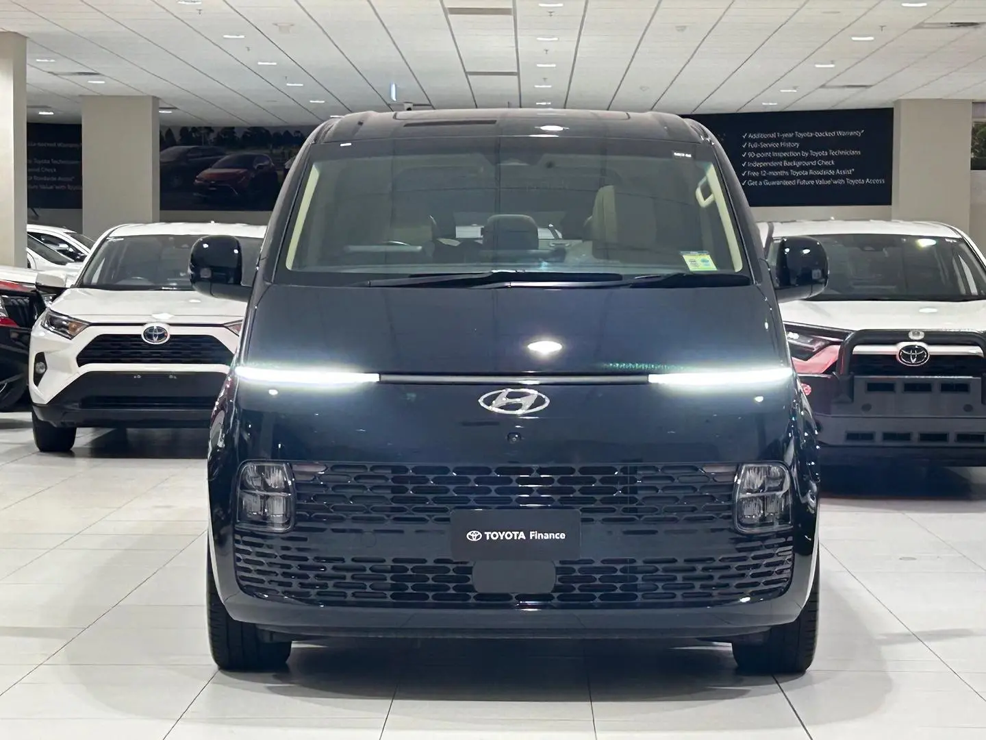 2021 Hyundai STARIA Gallery Image 4