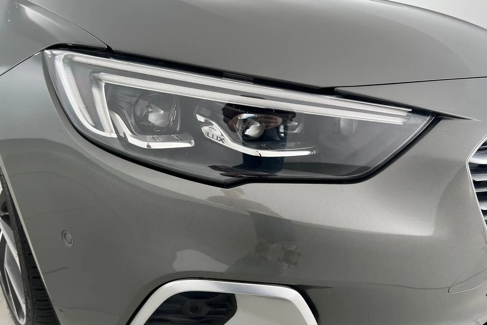 2018 Holden Commodore Gallery Image 2