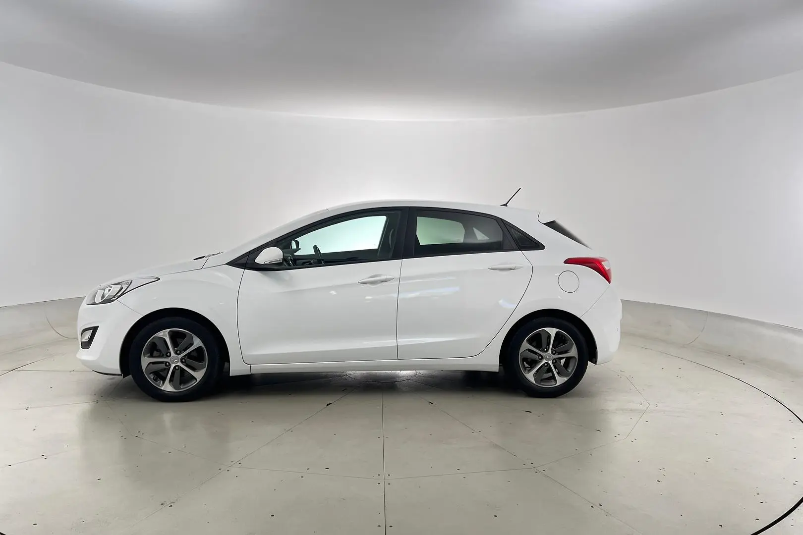 2016 Hyundai i30 Gallery Image 8
