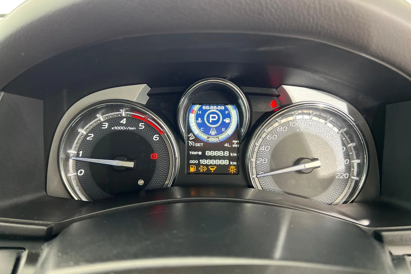 2018 Isuzu MU-X Gallery Image 17