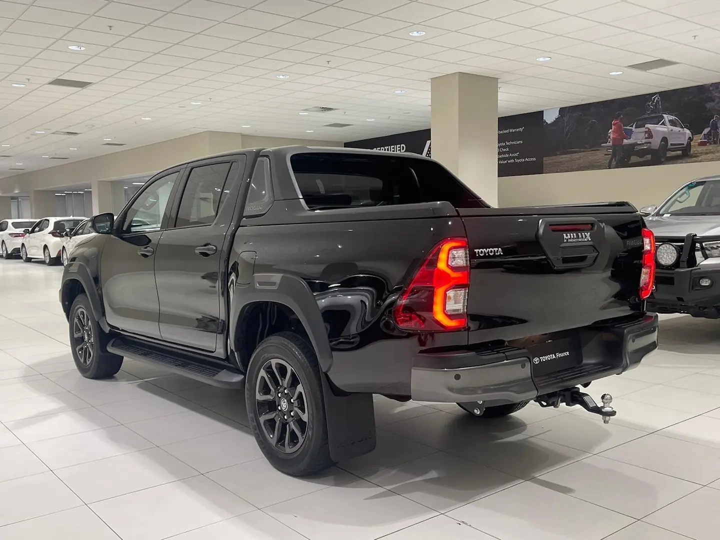 2022 Toyota Hilux Gallery Image 8