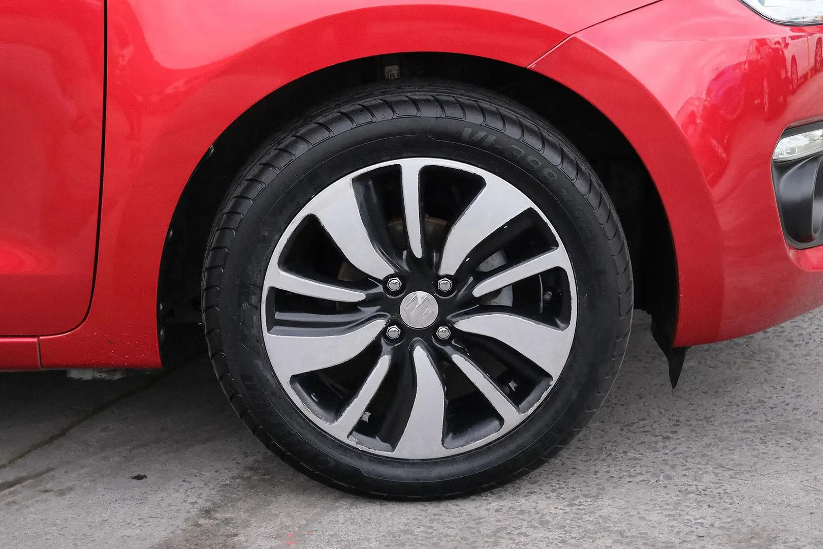 2017 Suzuki Swift Gallery Image 6