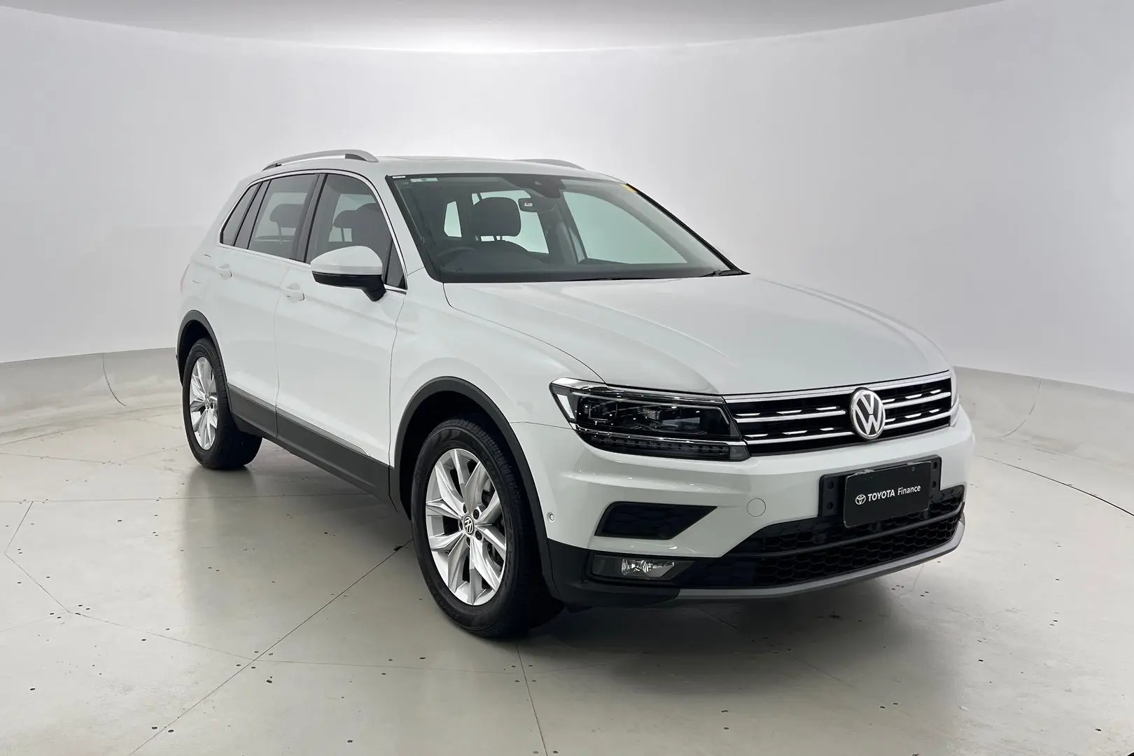 2019 Volkswagen Tiguan Gallery Image 1