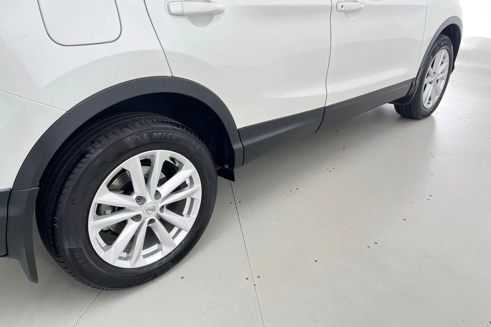 2015 Nissan QASHQAI Gallery Image 5