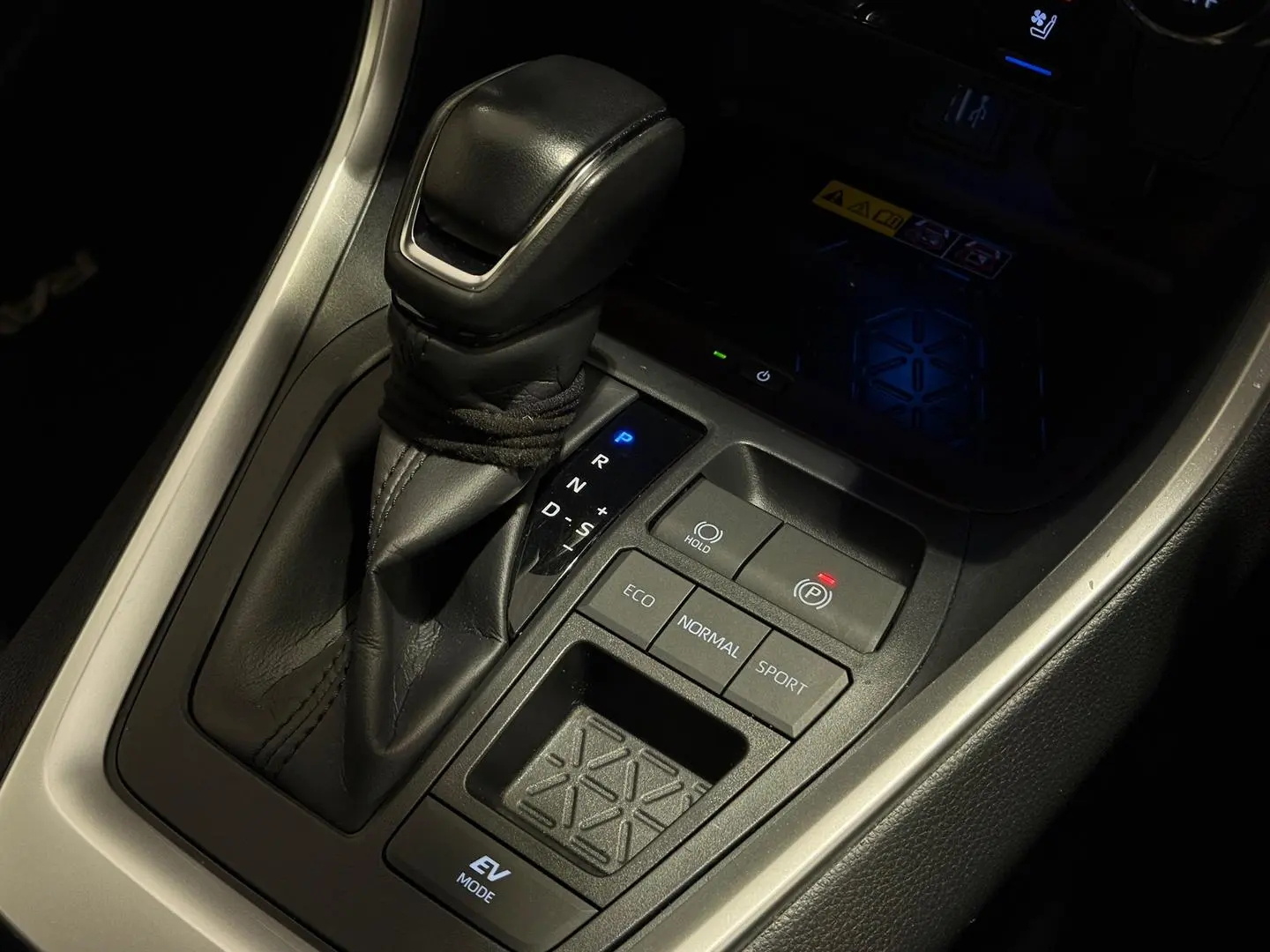 2025 Toyota RAV4 Gallery Image 21