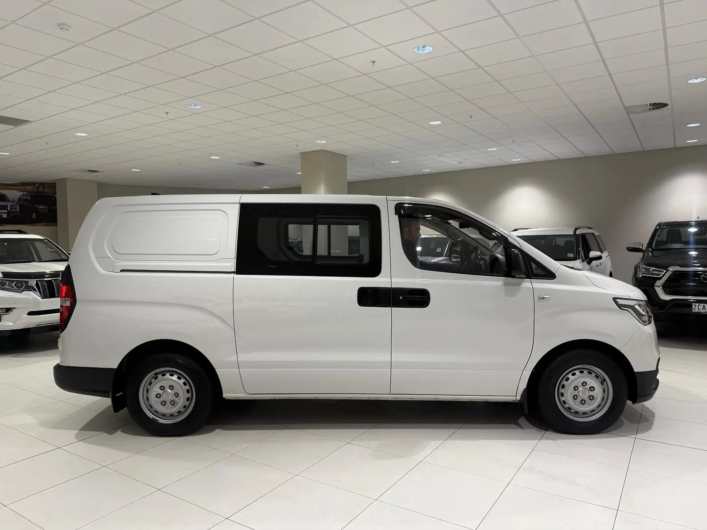 2020 Hyundai iLoad Gallery Image 2