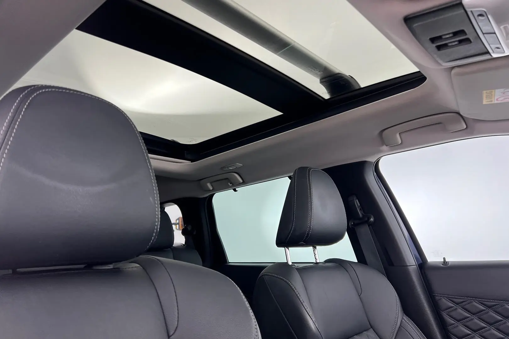 2022 Mitsubishi Outlander Gallery Image 13