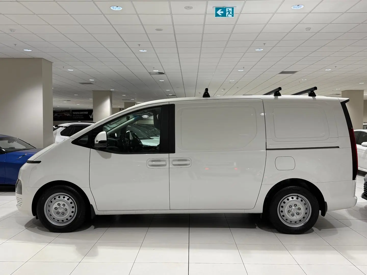 2022 Hyundai STARIA LOAD Gallery Image 6
