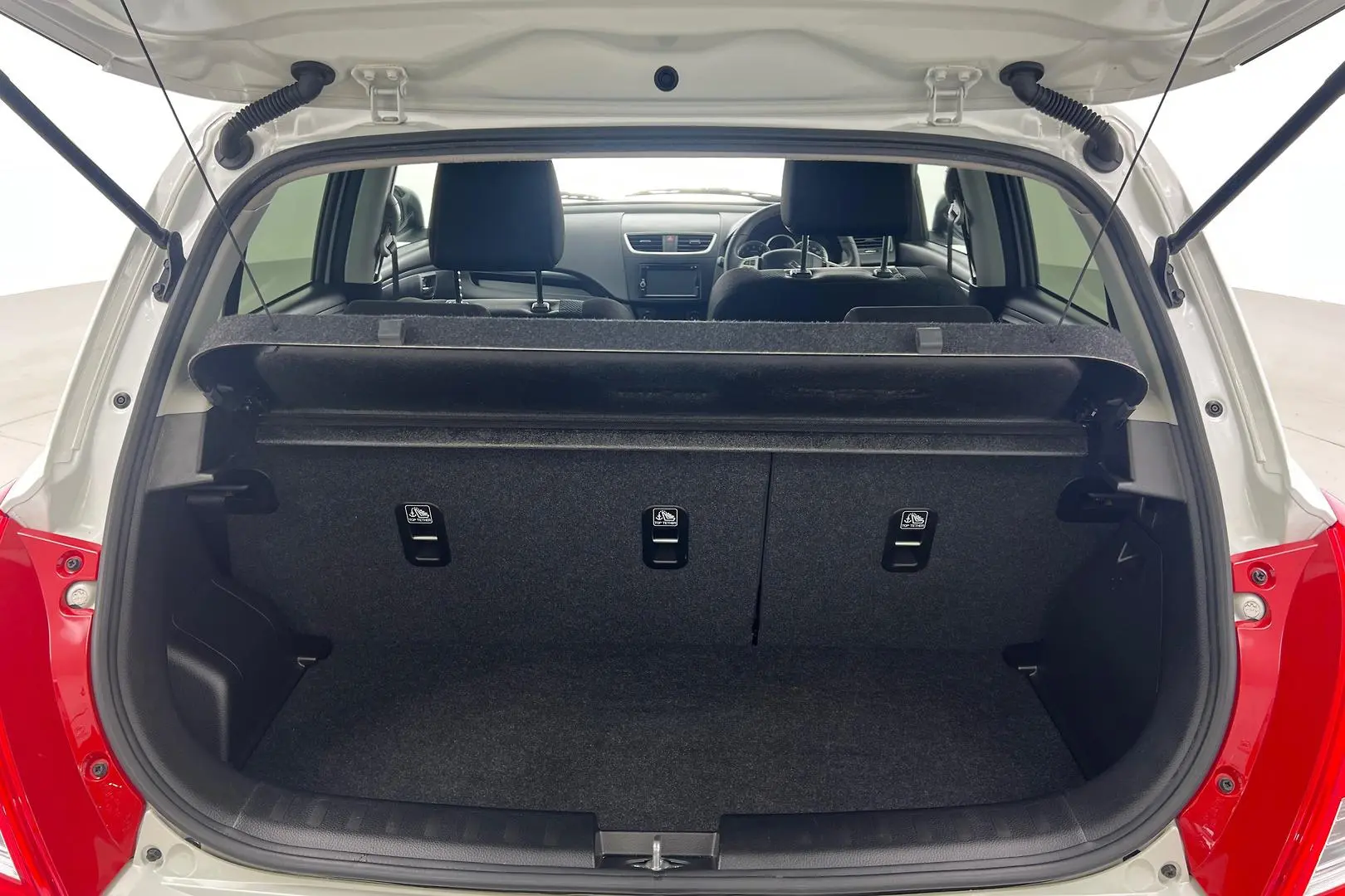 2016 Suzuki Swift Gallery Image 9